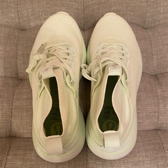 Lululemon Chargefeel Mid Shoes - Picture 6 of 9